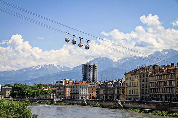 Avocate à Grenoble - droit des étrangers | famille | logement | pénal